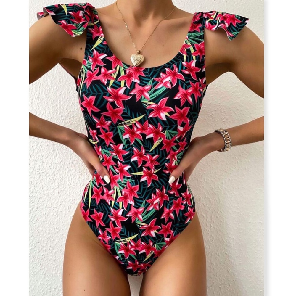 NWOT Floral Print One Piece Backless Ruffle Bathing suit size small